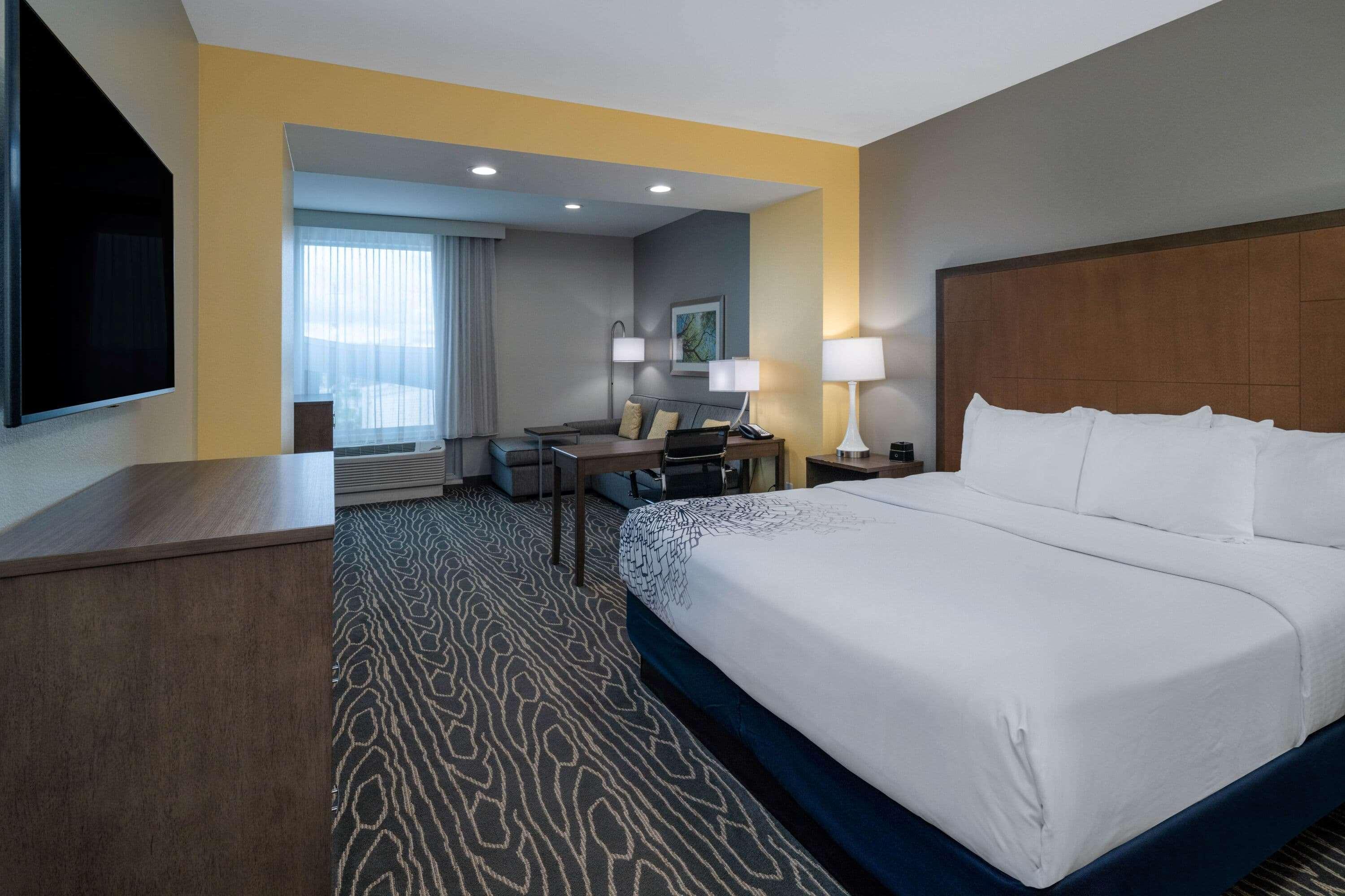 La Quinta Inn & Suites By Wyndham Тифтон Екстериор снимка