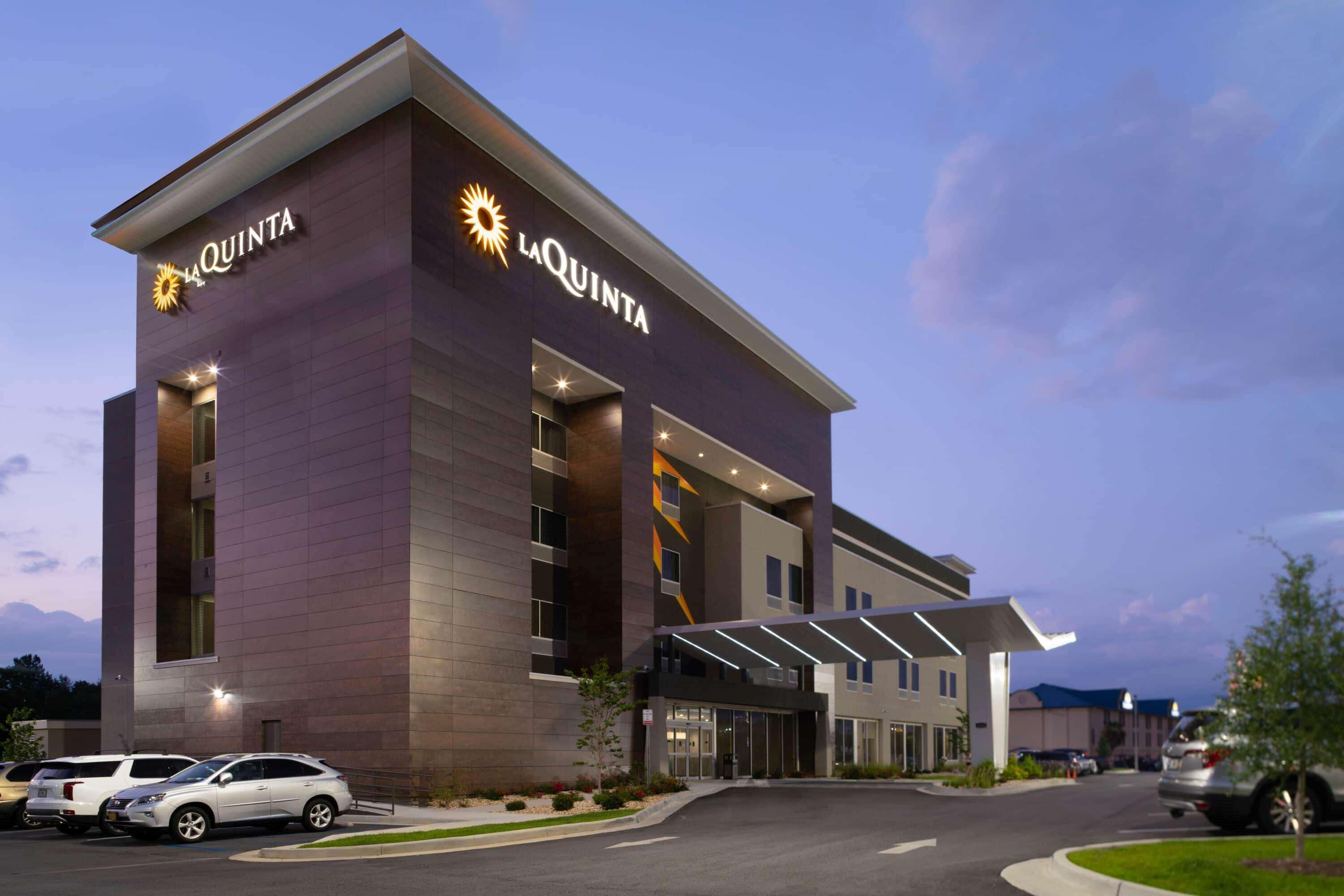 La Quinta Inn & Suites By Wyndham Тифтон Екстериор снимка