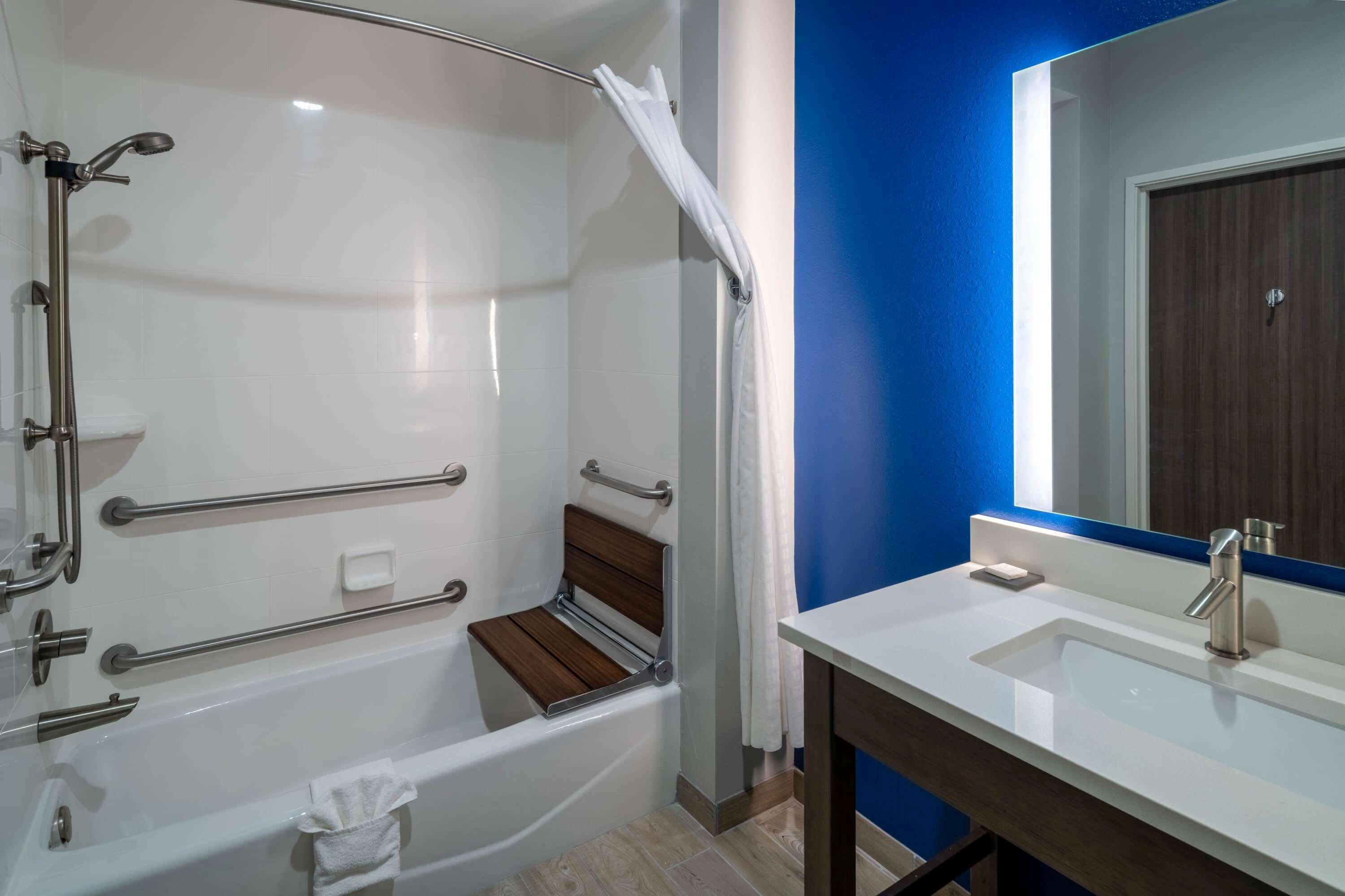 La Quinta Inn & Suites By Wyndham Тифтон Екстериор снимка